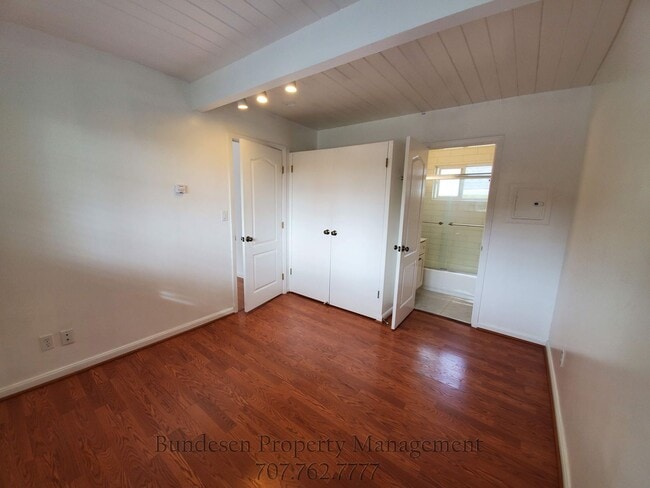 Building Photo - 104 Kent St