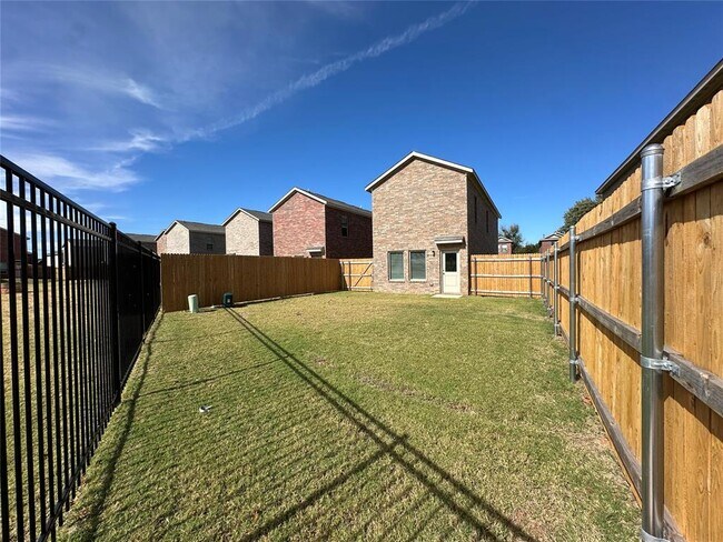 Building Photo - 1840 Wolford Wy