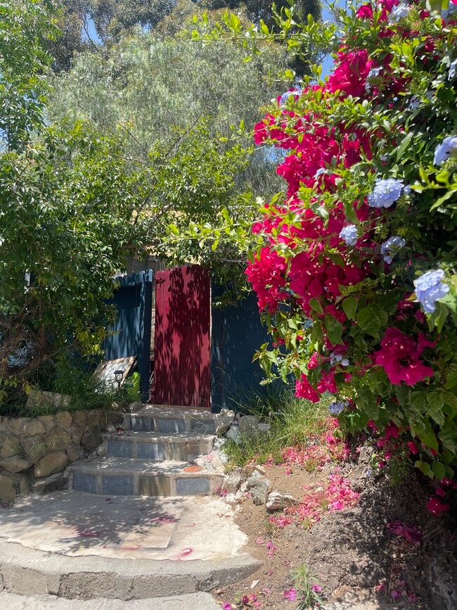 Building Photo - 9401 Notre Dame Ave