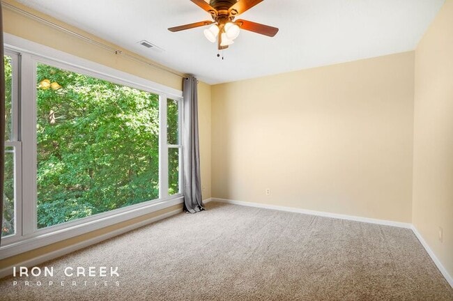 Building Photo - 8 Briar Knoll Ct