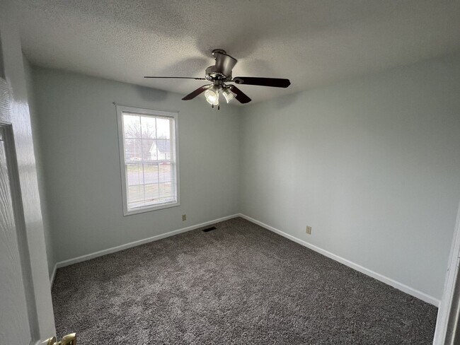 Building Photo - 185 Monarch Ln