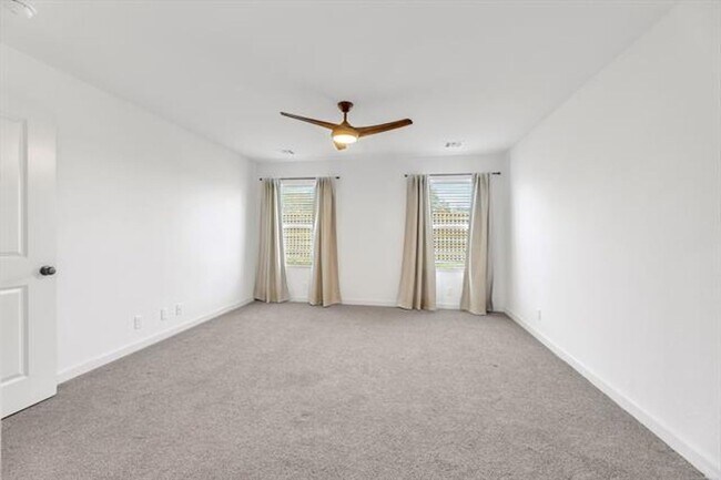 Building Photo - Stunning 4 Bed 3 Bath Broken Arrow Gem