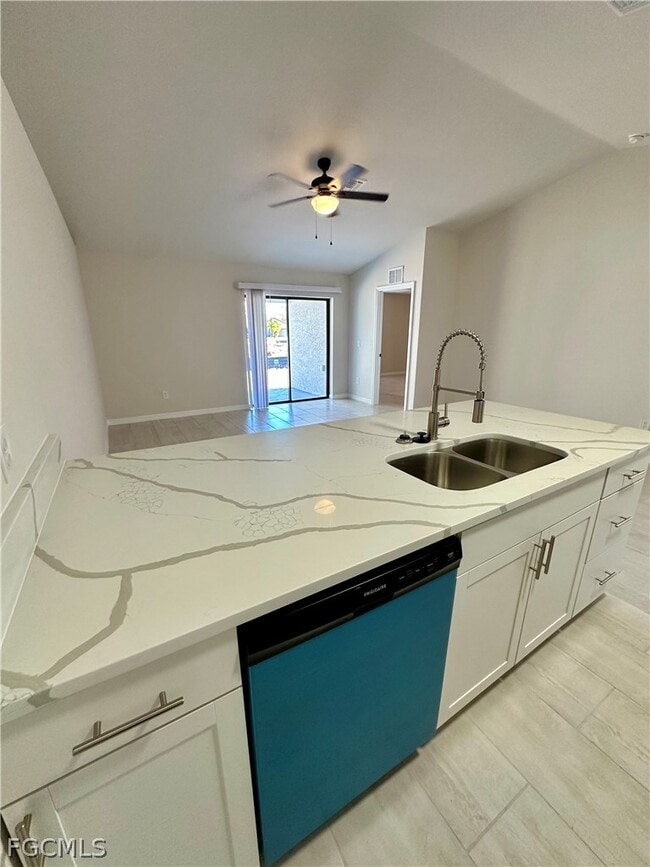 Building Photo - 3821 SW 9th Ave