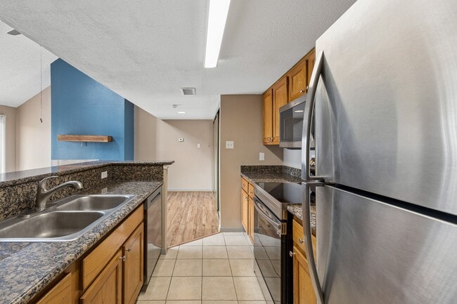 Building Photo - 2300 Old Spanish Trl