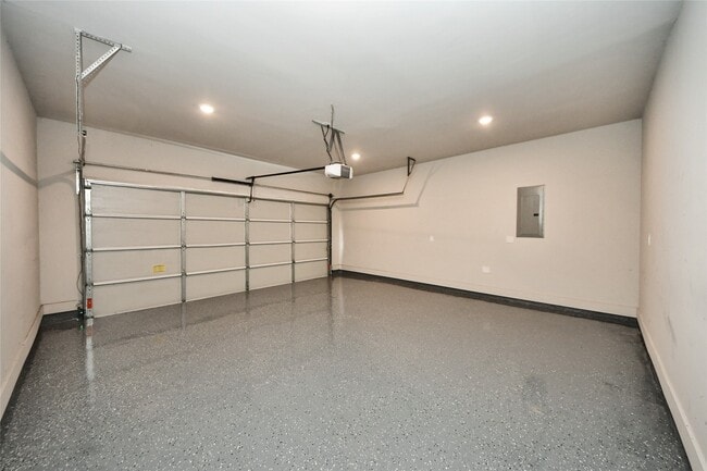 Building Photo - 2189 Mansfield St