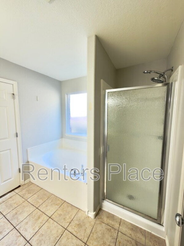 Building Photo - 2012 E 133rd Ct S