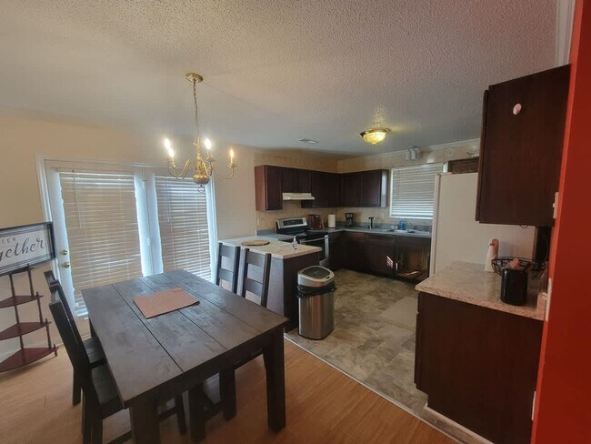 Building Photo - 305 Humble Rd