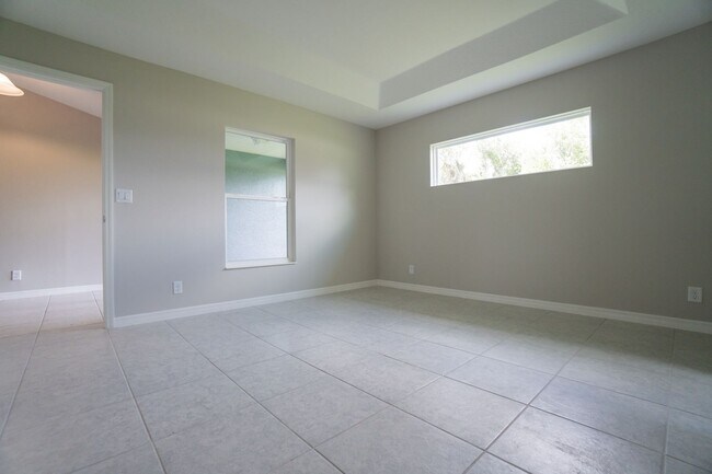 Building Photo - PENDING APPLICATION- Beautiful 3/2 Energy Efficient 1 Story Attached Home w/ 1 Car Garage