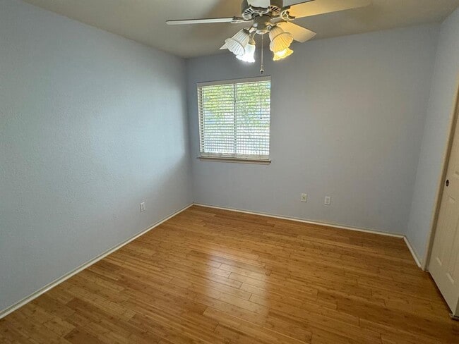 Building Photo - 5733 Hartson