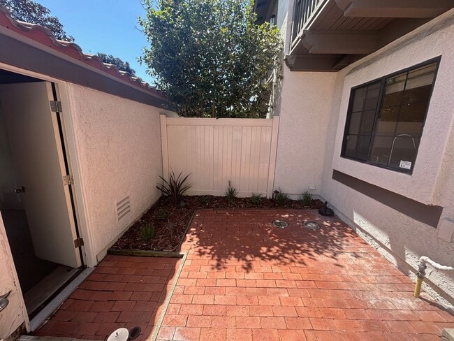 Building Photo - ***Charming 2 bed / 2 bath Townhome in Coastal Carlsbad - Available 04/18***
