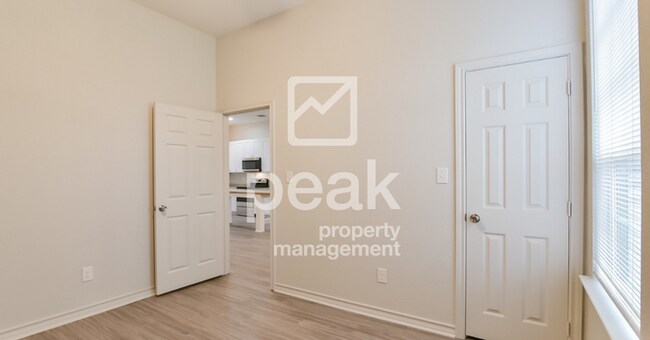 Building Photo - $1515! Beautiful Corner lot home in Fort Worth! Available NOW!
