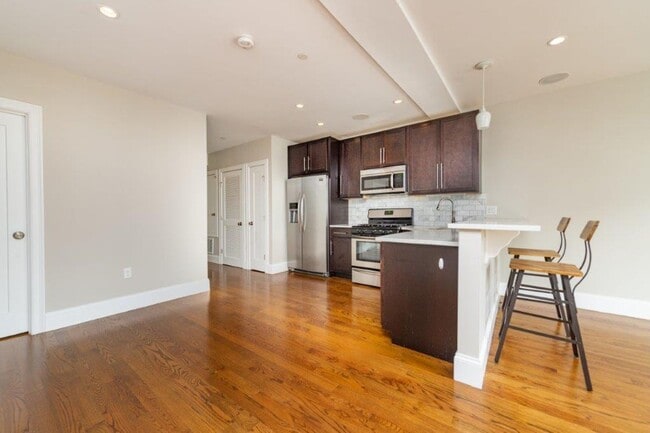 Building Photo - 331 D St
