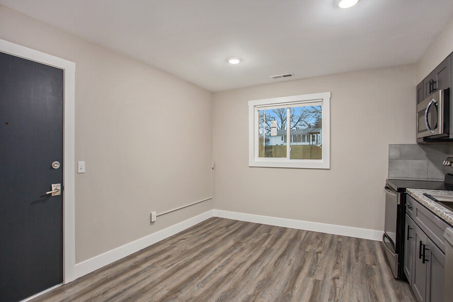 Building Photo - 174 S Fremont St NE