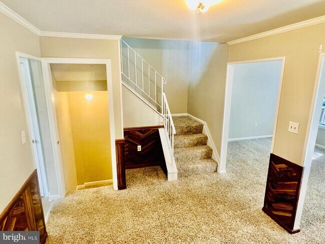 Building Photo - 4704 S Park Ct