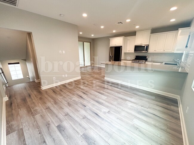 Building Photo - 893 Slate St