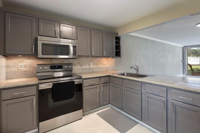 Building Photo - 1351 NE 191st St