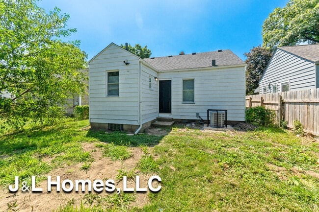 Building Photo - 568 Whitethorne Ave