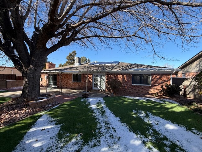 Building Photo - 3 Bedroom Single Story Home Available Near Louisiana Blvd NE & Candelaria Rd NE!