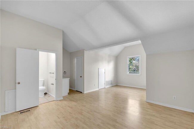 Building Photo - Beach-Close Living on a Peaceful Cul-de-Sac