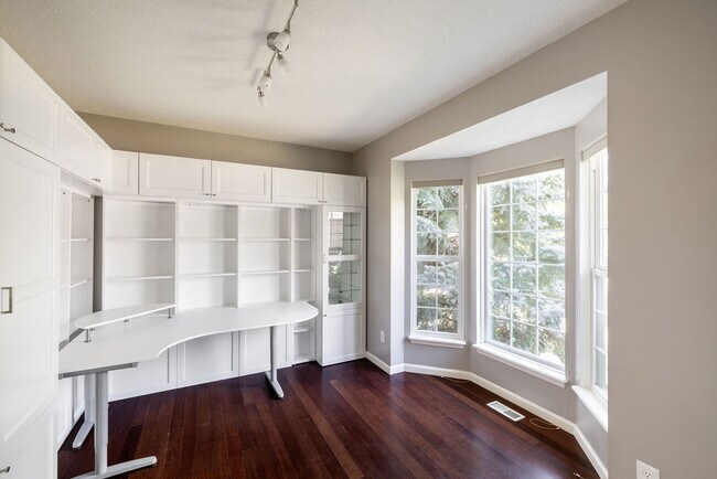 Building Photo - 8965 Snowberry Court