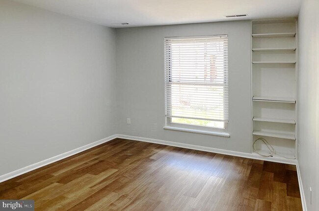 Building Photo - 3322 Woodburn Village Dr