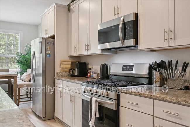 Building Photo - 121 Daybeacon St