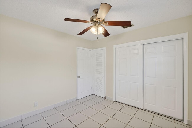 Building Photo - 2500 SW 18th Terrace