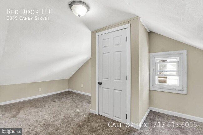 Building Photo - 2369 Canby St