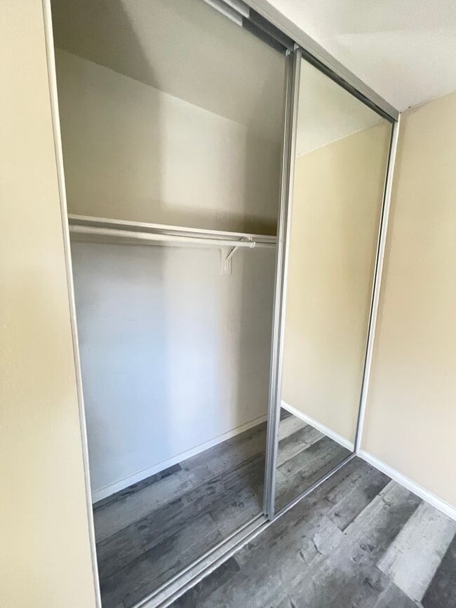 Building Photo - Lakeside living in Oceanside