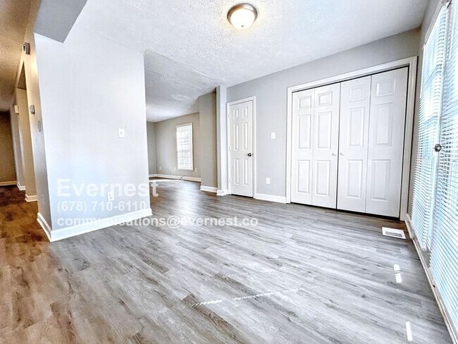 Building Photo - Spacious 3-Bedroom Home in a Vibrant and A...