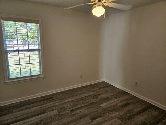 Building Photo - 3 bedroom, 2 bath home in the Neighborhoods of Holly Ridge Community