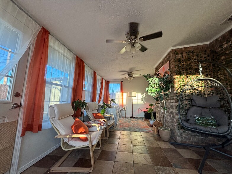 Building Photo - 413 Rosewood Dr