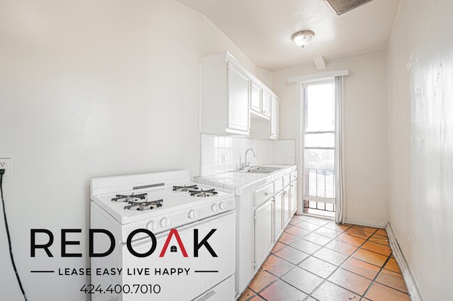 Building Photo - 835 S Oxford Ave