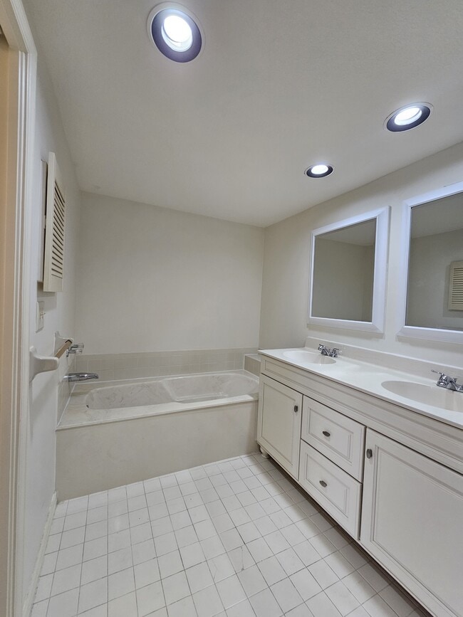 Building Photo - 6025 Chardonnay Ln