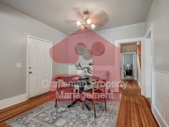 Building Photo - 1501 Gladstone Terrace