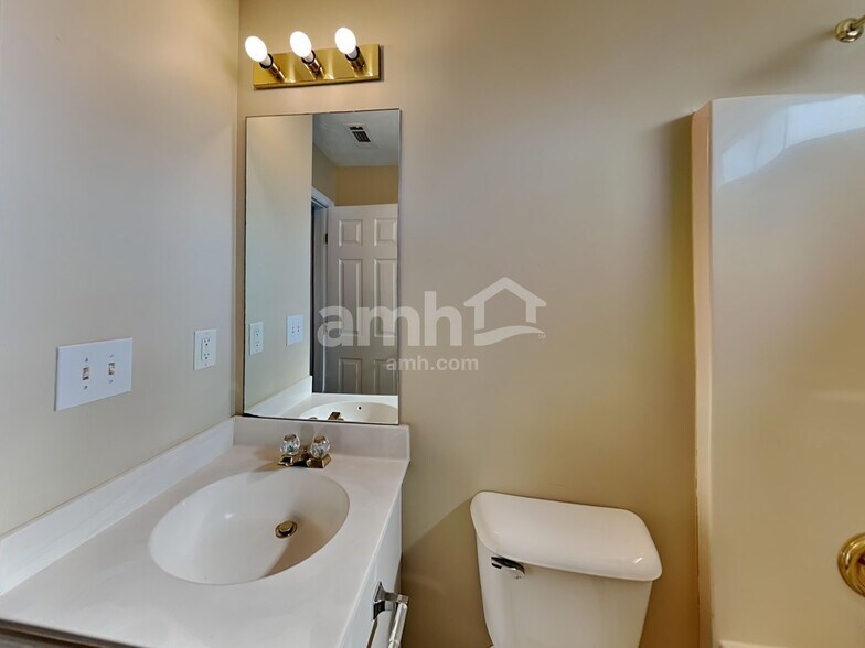 Building Photo - 2533 Plymouth Way