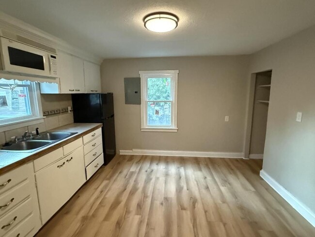 Building Photo - 507.5 Gray St