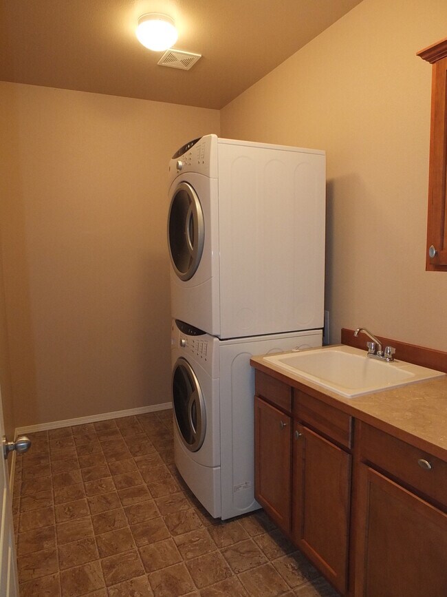 Building Photo - 3 bedroom 2 Bath House in Stanwood!
