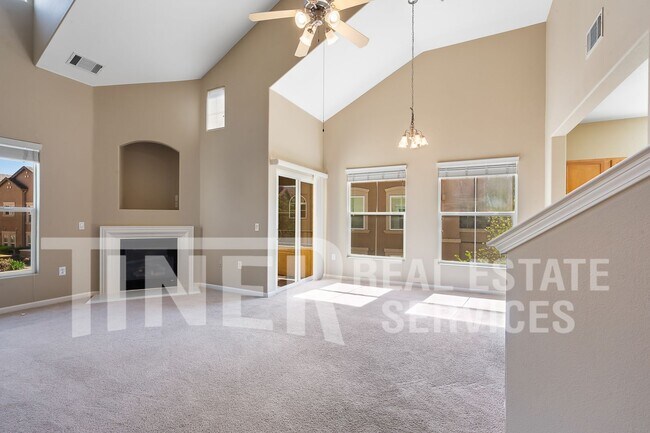 Building Photo - 5350 Dunlay Dr