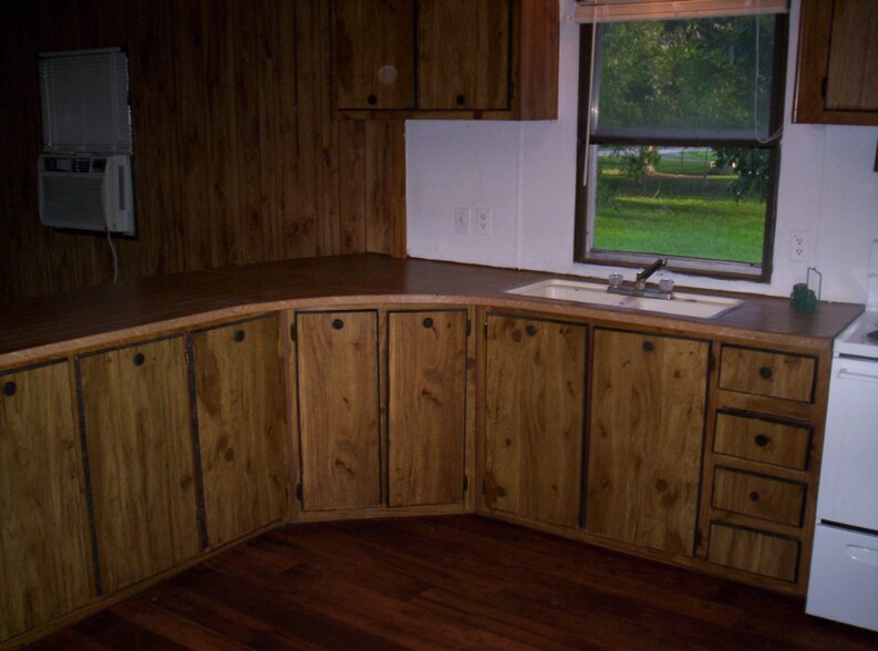 Building Photo - 547 Creekside Dr