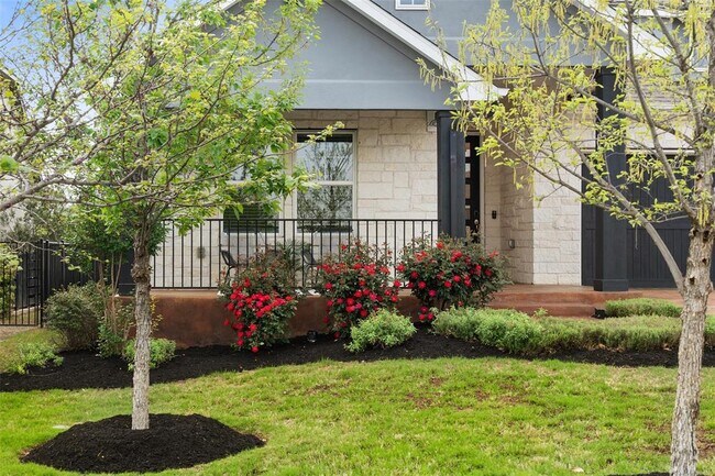 Building Photo - 306 Gulfton St