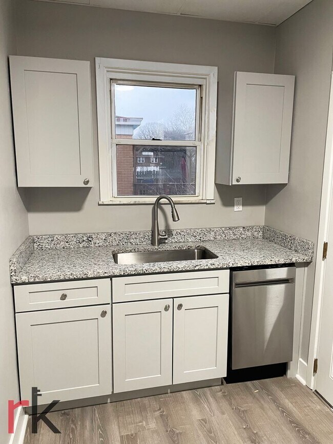 Building Photo - 62 N Bryant Ave