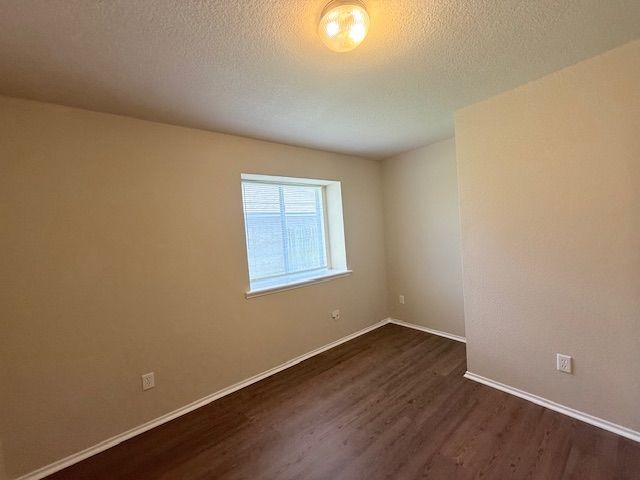 Building Photo - 914 Whitewing Ln