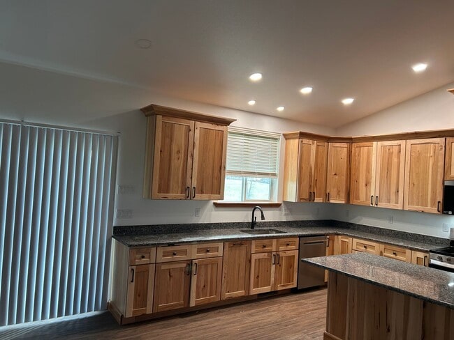 Building Photo - 3 bedroom 2 bath custom home