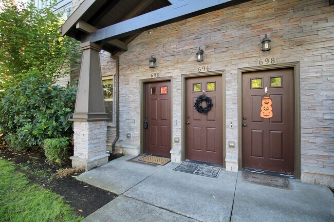 Building Photo - Tanasbourne 2 Bed 1 Bath Townhome