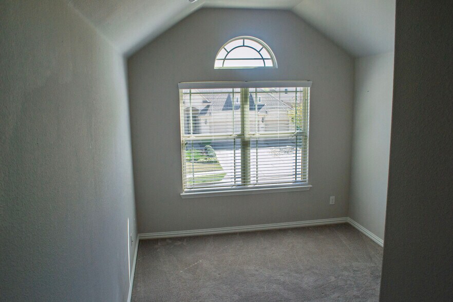 Building Photo - 1421 Baynes Dr