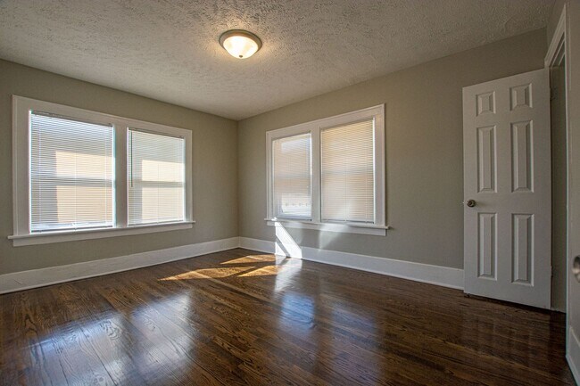 Building Photo - 3 bedroom duplex in Midtown