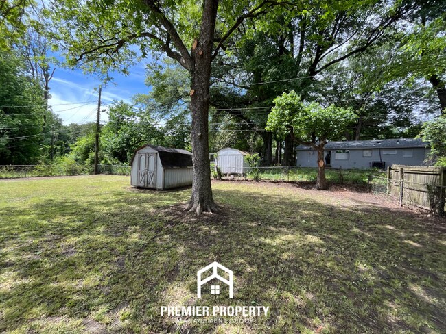 Building Photo - Spacious 4BR/2BA Home in Whitehaven | Hardwood Floors & 2-Car Garage