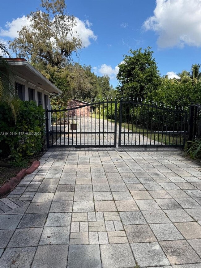 Building Photo - 5461 W Broward Blvd