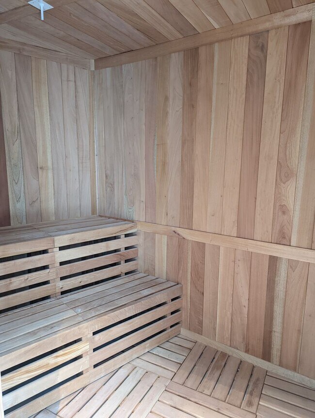 Building Photo - 2217